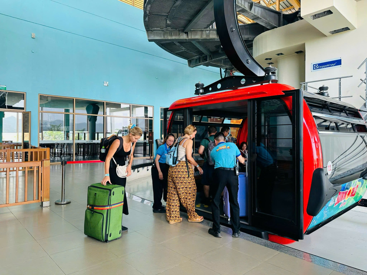 Giải pháp đi Cát Bà bằng cáp treo Sun World tránh tắc phà Đồng Bài