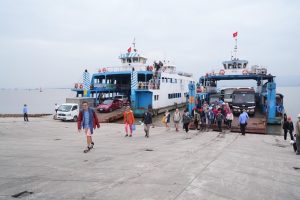 Lệnh cấm, hạn chế xe ô tô cá nhân qua phà Đồng Bài mùa cao điểm và giải pháp